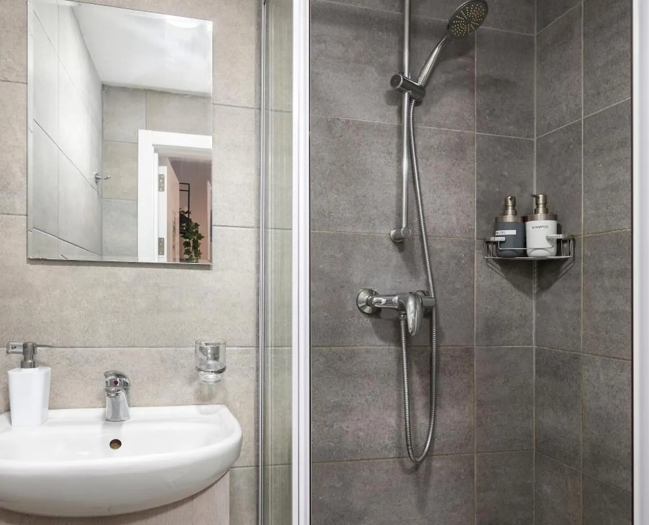 Modern 3 Bedroom & 3 Bathroom Apartment - Near Balluta Bay San Giuliano Malta