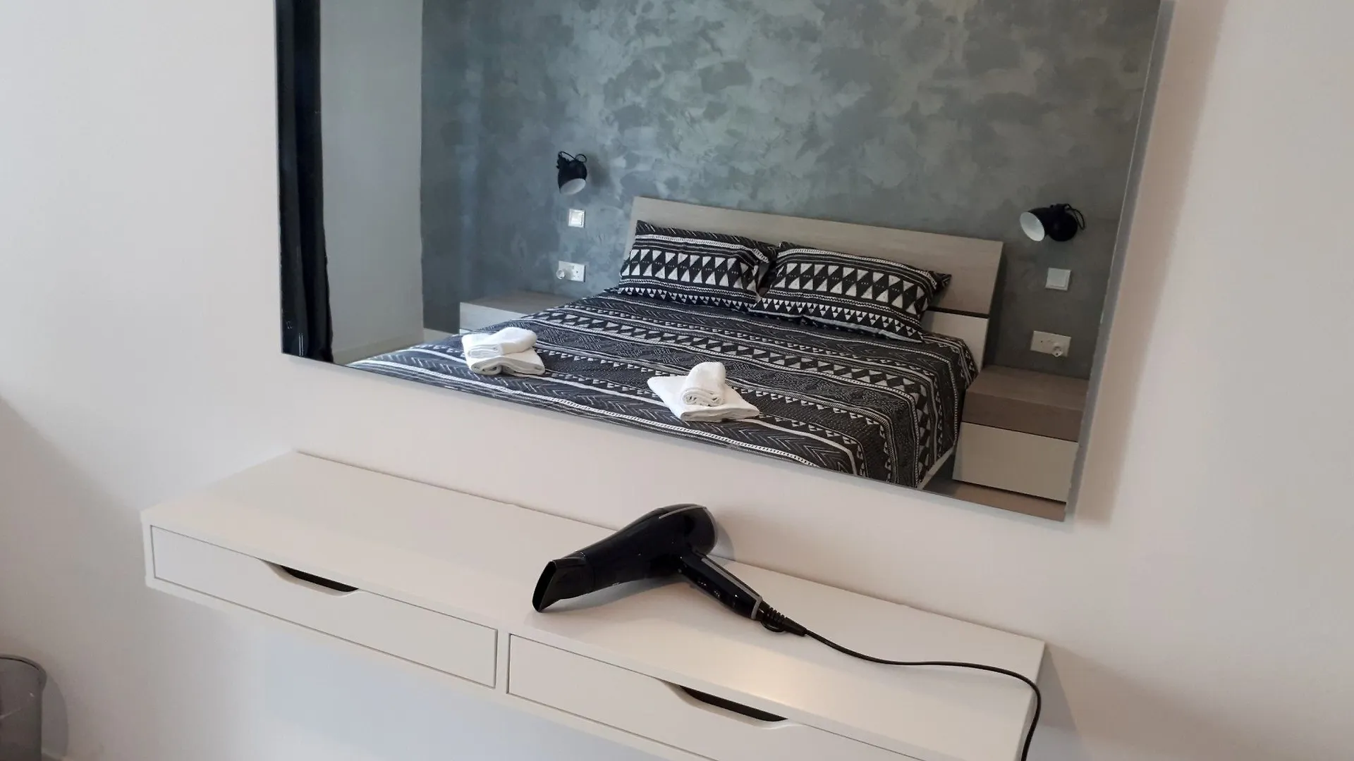 Modern 3 Bedroom & 3 Bathroom Apartment - Near Balluta Bay San Giuliano 0*,  Malta