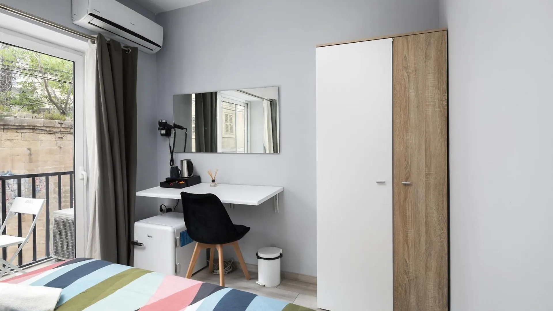 Modern 3 Bedroom & 3 Bathroom Apartment - Near Balluta Bay Saint Julian's